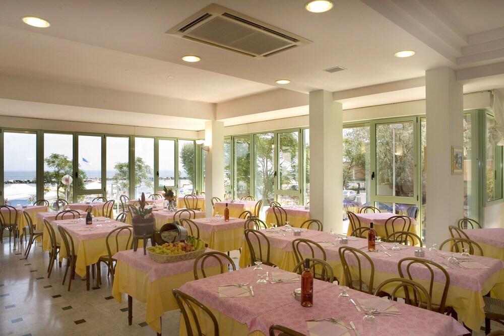 Hotel Palos